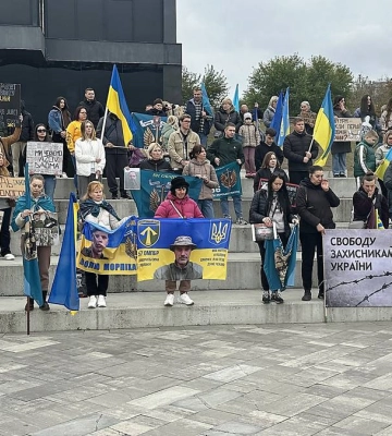 У Миколаєві влаштували автопробіг на підтримку полонених та безвісти зниклих військовослужбовців