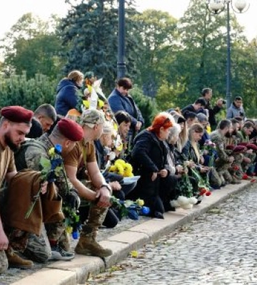 В Ужгороді сьогодні попрощалися із 25-річним захисником – головним сержантом стрілецького взводу