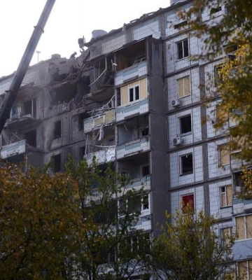 Удар по будинку в Харкові: що відбувається на місці «прильоту», показав мер