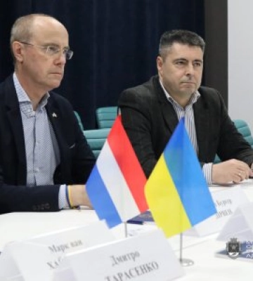 Морська індустрія та повоєнне відновлення: Віталій Кім зустрівся з Почесним консулом України в Королівстві Нідерланди
