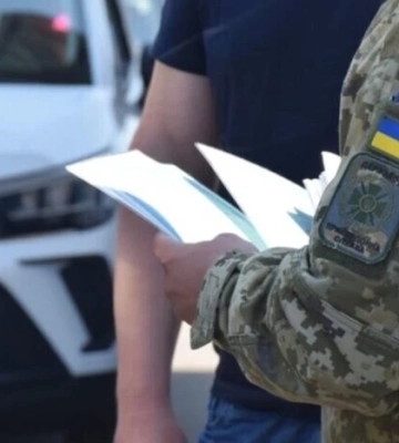 12 тисяч доларів за уникнення мобілізації: 23-річного жителя Одеського району викрили у зловживанні впливом