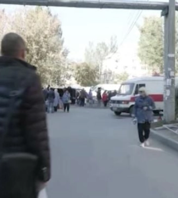 Оккупанты оградят популярный рынок в Мелитополе  железной клеткой (видео)