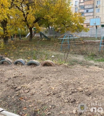 Оккупанты атаковали детскую площадку в Никополе: ранены две девочки