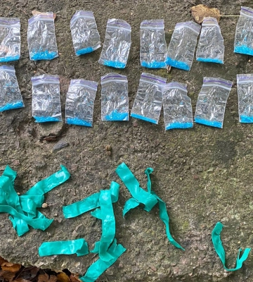 Оперативники викрили юнака зі Здолбунова, який робив у Рівному закладки наркотиків