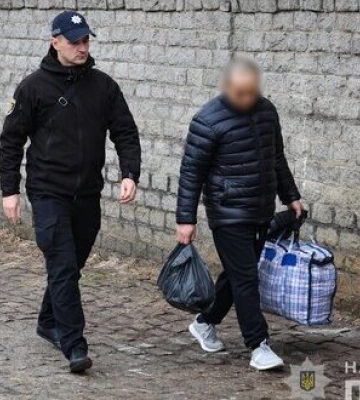 У Запоріжжі співробітники міграційної поліції видворили за межі України іноземця, який відбув покарання за шпигунство