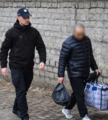 У Запоріжжі співробітники міграційної поліції видворили за межі України іноземця, який відбув покарання за шпигунство