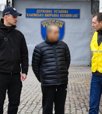 У Запоріжжі співробітники міграційної поліції видворили за межі України іноземця, який відбув покарання за шпигунство