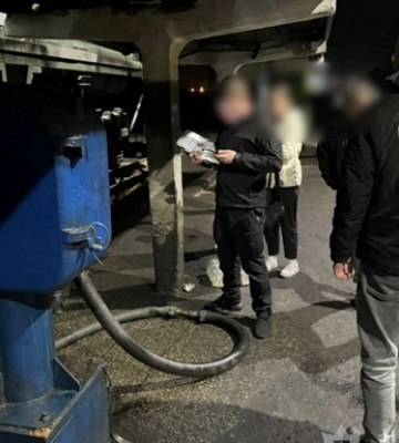 Поліція спіймала групу залізничників на крадіжці пального