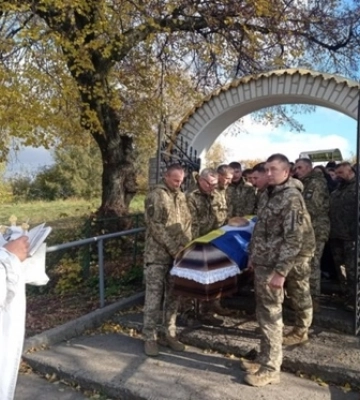 Іваничівська громада віддала останню шану загиблому Герою Андрію Бобаку