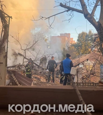 У Сумах внаслідок ранкової атаки повністю зруйновано приватний будинок 