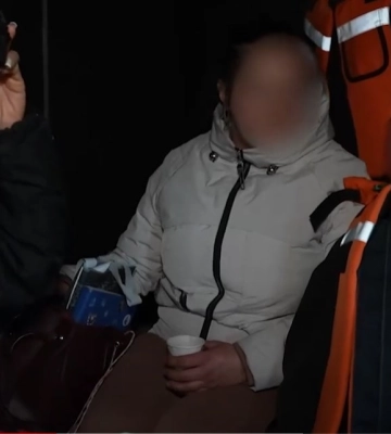 З-під ворожого вогню поліція Сумщини евакуювала родину з дітьми (відео)