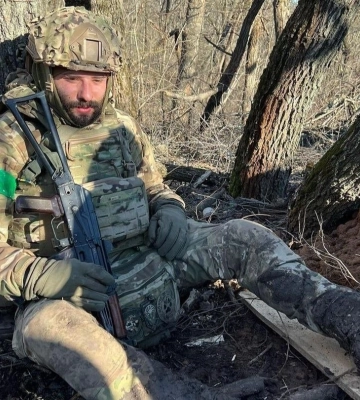 Символ незламності: зірка "Ліги сміху", який зазнав поранення на фронті відкрив футбольний матч