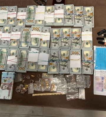 СБУ знайшла у керівниці Миколаївської обласної МСЕК 450 тисяч доларів та колекцію ювелірних виробів