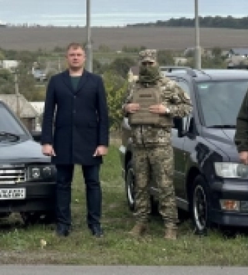 Жителі громади на Кіровоградщині придбали дві автівки на потреби ЗСУ