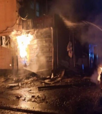 Уламки &quot;шахедів&quot; спричинили пожежу в будинку у Києві