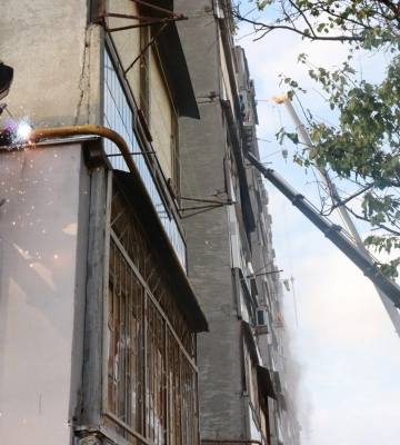 У Харкові після обстрілу багатоповерхівки відновлюють газопостачання