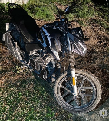 На Хмельниччині п’яний підліток за кермом мотоциклу скоїв ДТП із постраждалим