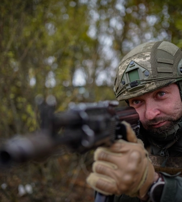 Сирський відзначив орденом десантника з Черкащини