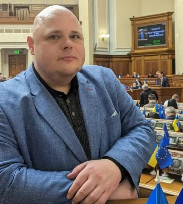 Вибори через шість місяців? Брат спікера Стефанчука відцурався від своїх слів Вибори через шість місяців? Брат спікера Стефанчука відцурався від своїх слів