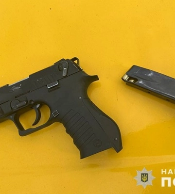 На Тернопільщині поліцейські виявили у водія-порушника пістолет з ознаками переробки