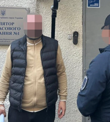 В Одесі лікар спільно з посадовими особами МСЕК заробляв на встановленні фіктивної інвалідності військовозобов’язаним: вилучено понад $80 тис. готівкою. ФОТОрепортаж