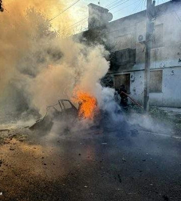 Внаслідок ворожого обстрілу в Очакові згорів автомобіль