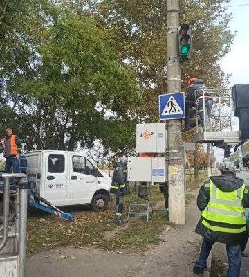 До 10 годин роботи: у Миколаєві на світлофорах встановили безперебійне живлення