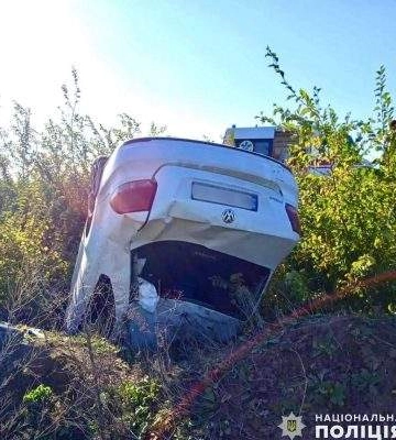 Один водій у важкому стані, іншого затримано - на Миколаївщині зіткнулися мікроавтобус та легковик