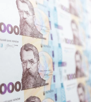 Експерт пояснив, чому ініціатива влади роздати по 1000 гривень українцям виглядає дивно