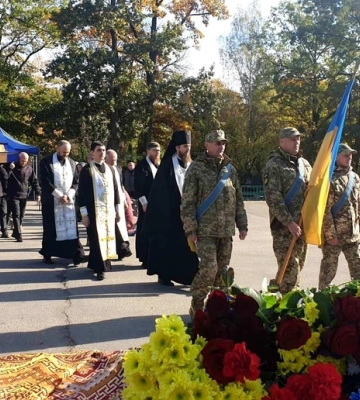 У Кропивницькому провели в останню дорогу воїна