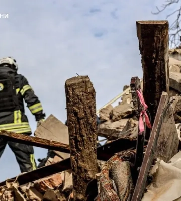 Держпром після обстрілу: фото, відео руйнувань при денному світлі