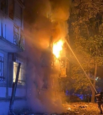 У Києві пролунав вибух у Солом&#039;янському районі, на місці падіння уламків дрона пожежа
