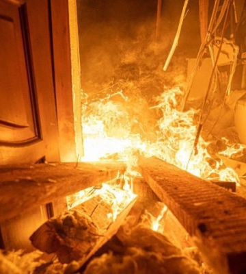 У Києві внаслідок падіння "шахеда" горить квартира у житловому будинку (оновлено)