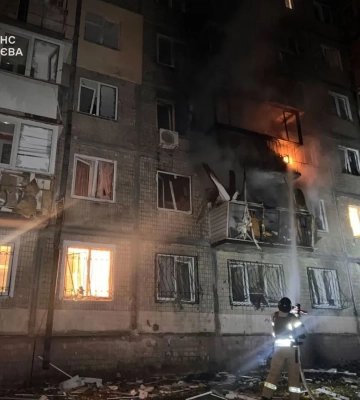 У Києві пролунав вибух у Солом&#039;янському районі, на місці падіння уламків дрона пожежа