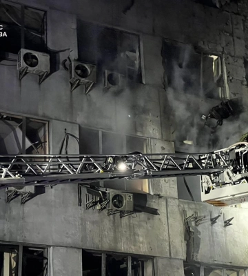 У Києві внаслідок падіння "шахеда" горить квартира у житловому будинку (оновлено)