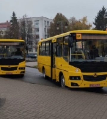 Корецька і Великомежиріцька громади отримали нові шкільні автобуси