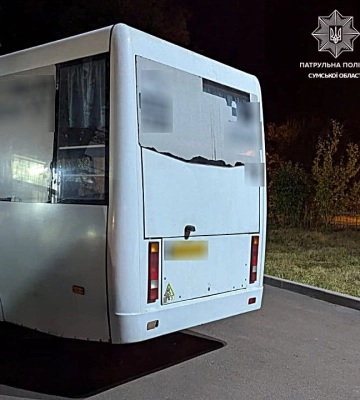 У Сумах маршрутка збила жінку на переході: водій намагався утекти