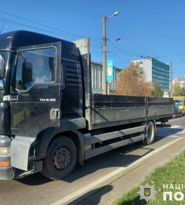 У Львові вантажівка збила 82-річну пішохідку