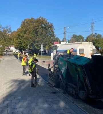 У Львові за гроші забудовника асфальтують велодоріжку