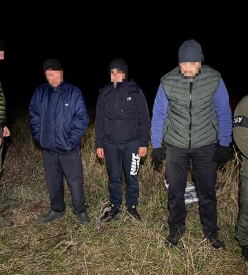Ділки на Рівненщині за 5 тис дол допомагали чоловікам тікати за кордон
