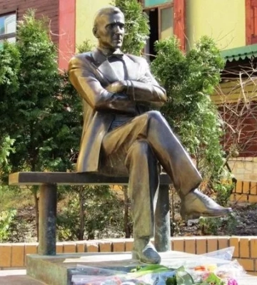 Пам’ятники Булгакову, Ахматовій та Глінці хочуть демонтувати у Києві