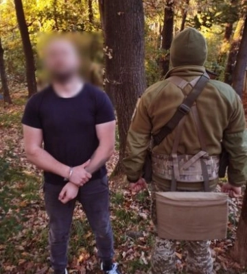 Тікав з ЄС, ховався в хащах: На Закарпатті затримали одесита, який незаконно перетнув кордон