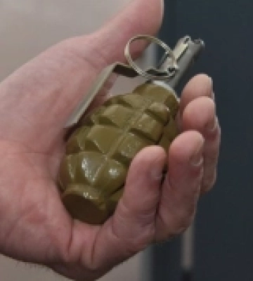 На пʼять років вʼязниці засудили лучанина, який скинув гранату з даху будинку
