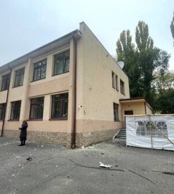 У Києві під час російського обстрілу пошкоджена єврейська школа