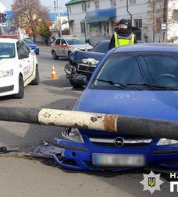 У Полтаві сталась ДТП, в якій травмовано водія легковика