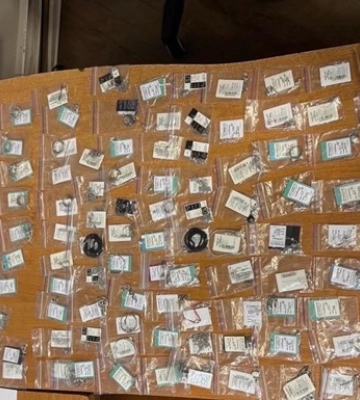 В Україну намагалися незаконно ввезти майже 2 кг ювелірних виробів