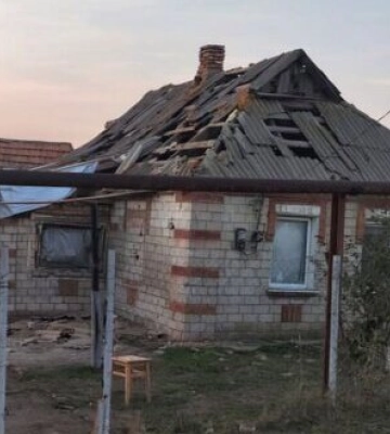 Россияне в течение дня обстреливали Днепропетровщину: повреждены 13 домов, инфраструктура, солнечные панели. ФОТОРЕПОРТАЖ