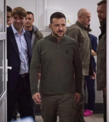 Зеленський в Ужгороді відвідав поранених воїнів та відзначив їх нагородами