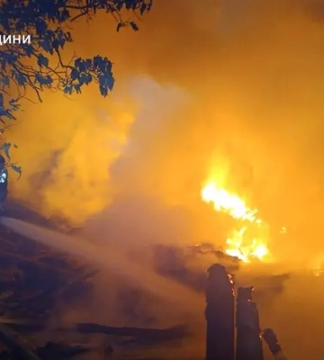 Росіяни знову поцілили авіабомбою у багатоповерхівку у Харкові: більше десятка поранених, під завалами можуть бути люди