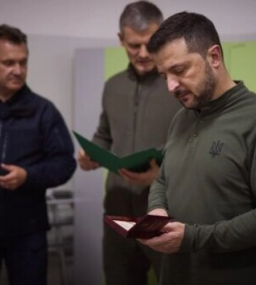 Зеленський в Ужгороді відвідав поранених воїнів і відзначив їх державними нагородами. ФОТО
